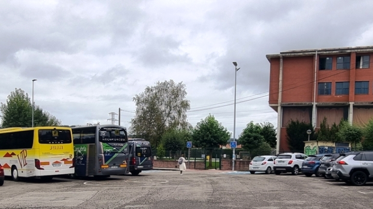 Autobuses del transporte escolar.