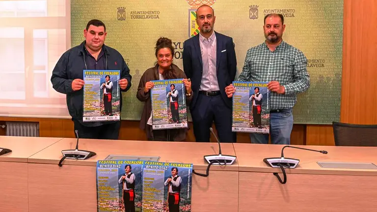 Presentaci&oacute;n del homenaje en Torrelavega.