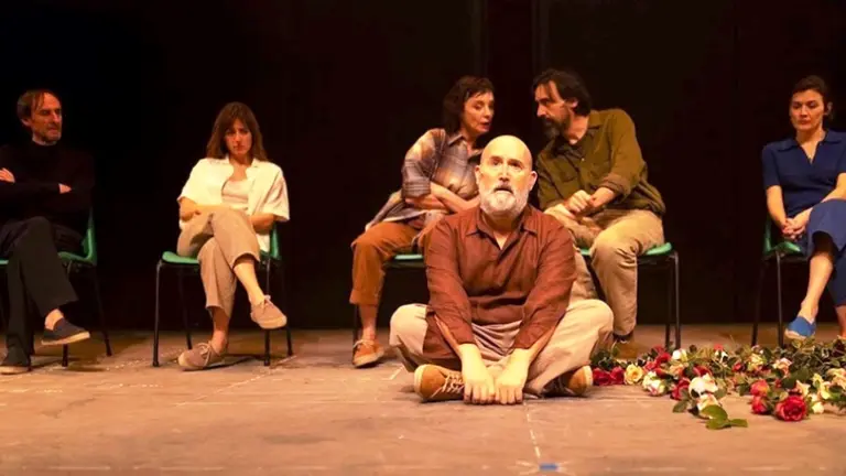 Los actores en la representaci&oacute;n de la obra.