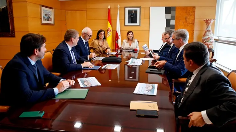 Reuni&oacute;n entre los implicados en el Puerto de Santander.