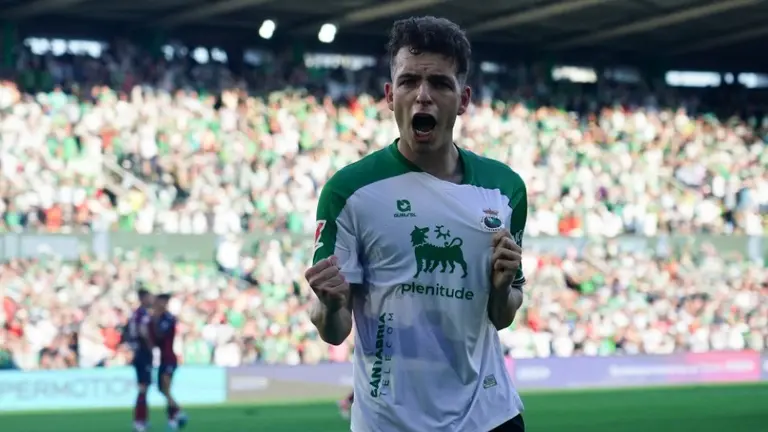 Vicente marcó el 1-0 para el Racing.