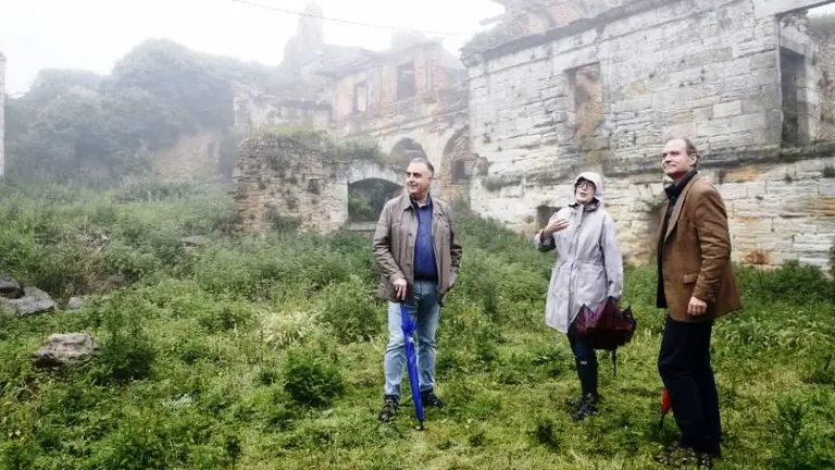 Estado en ruinas del Palacio.