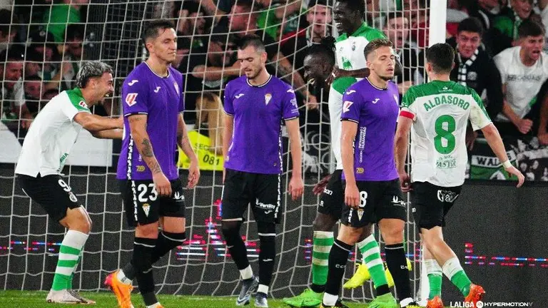 Los goles llegaron en la segunda parte para los verdiblancos.
