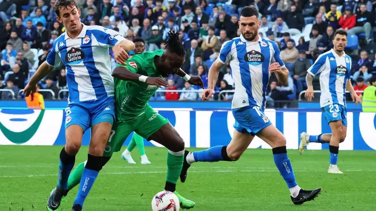 El Racing marcó los goles en la primera parte.