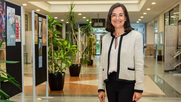 Conchi López, candidata a rectora de la UC.