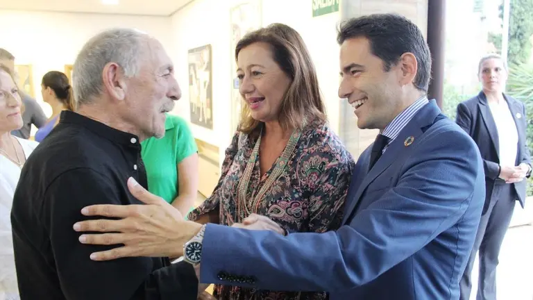 Roberto Orallo, a la izquierda, Francina Armengol y Pedro Casares.