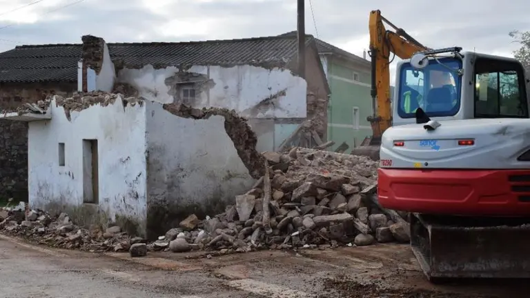 Derribo de la casa tapón.