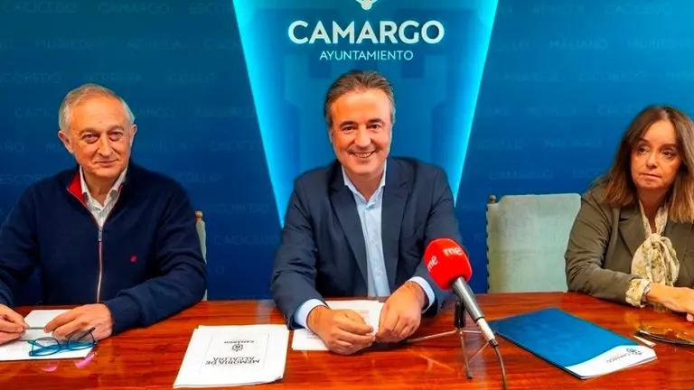 Bárcena, Movellán y Solana en comparecencia en rueda de prensa.