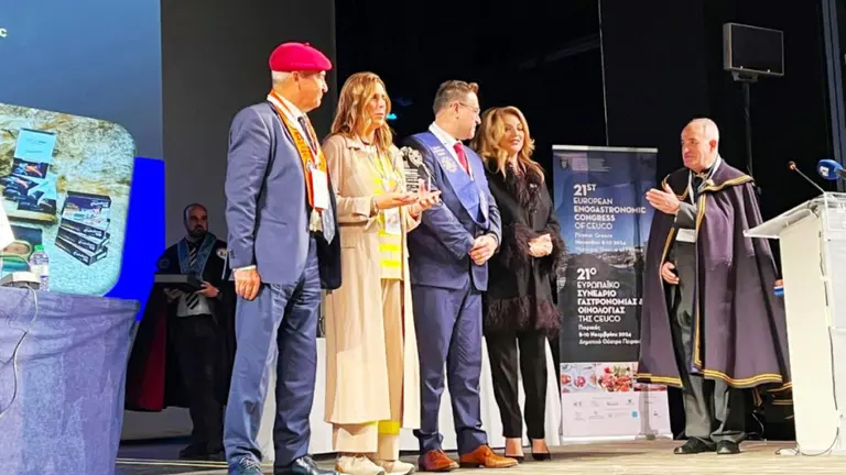 Un momento de la recogida del premio por Conservas Catalina.