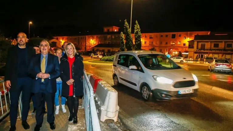 Los políticos en el Puente de Los Italianos.