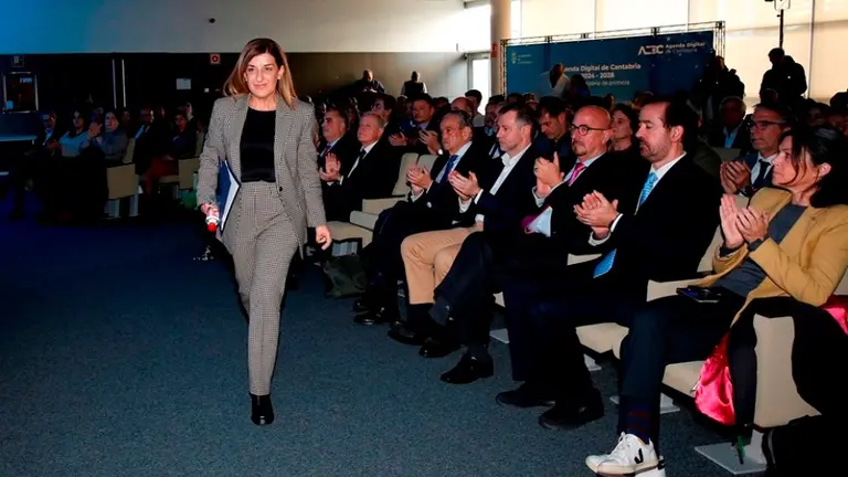 La presidenta de Cantabria, María José Sáenz de Buruaga, presenta la Agenda Digital de Cantabria.

22 nov 24