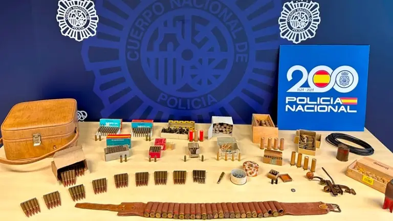 Munici&oacute;n intervenida en Santander.