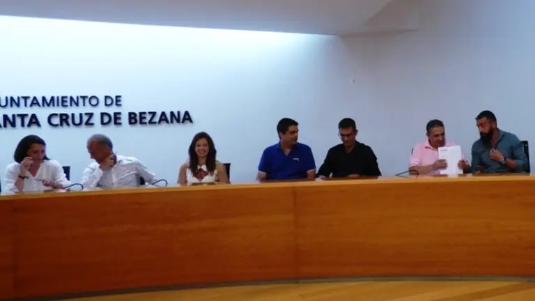 Concejales en el Pleno de Santa Cruz de Bezana. R.A.