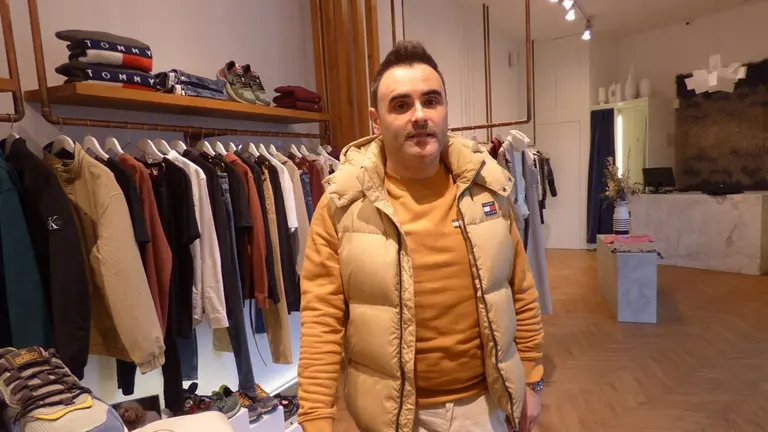 Los comercios de moda y belleza han preparado la campaña de Navidad. R.A.