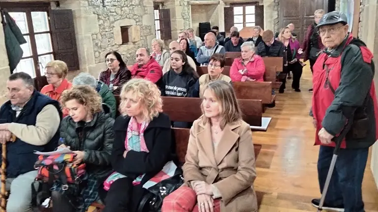 Los vecinos mostraron su malestar en el salón de Plenos. R.A.