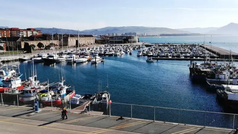 Atraques en el puerto de Santoña. R.A.