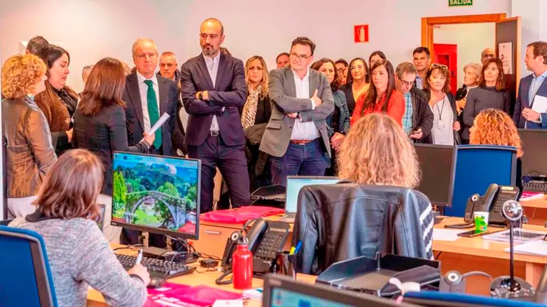 Un momento de la inauguración en Torrelavega.