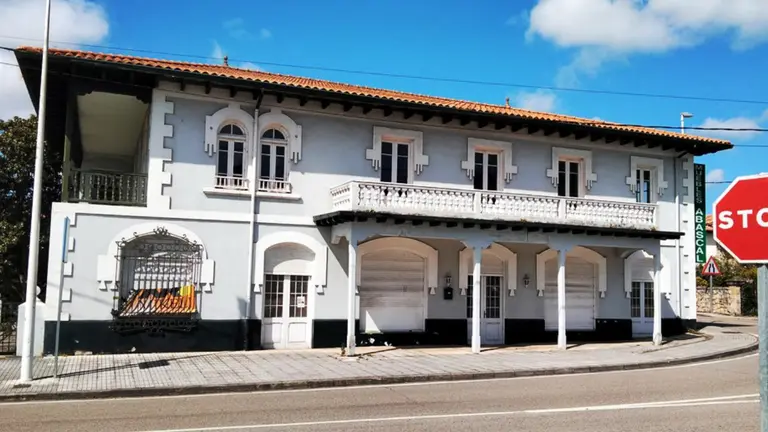 Edificio de la futura Casa de Cultura de Meruelo. R.A.