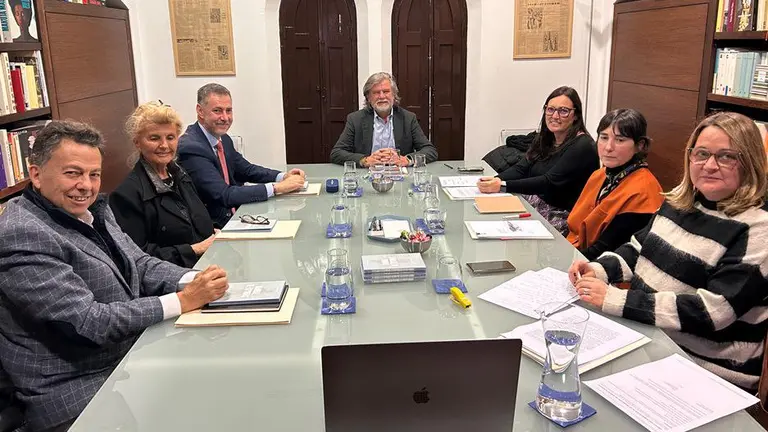 Integrantes en la reuni&oacute;n del Patronato Gerardo Diego.