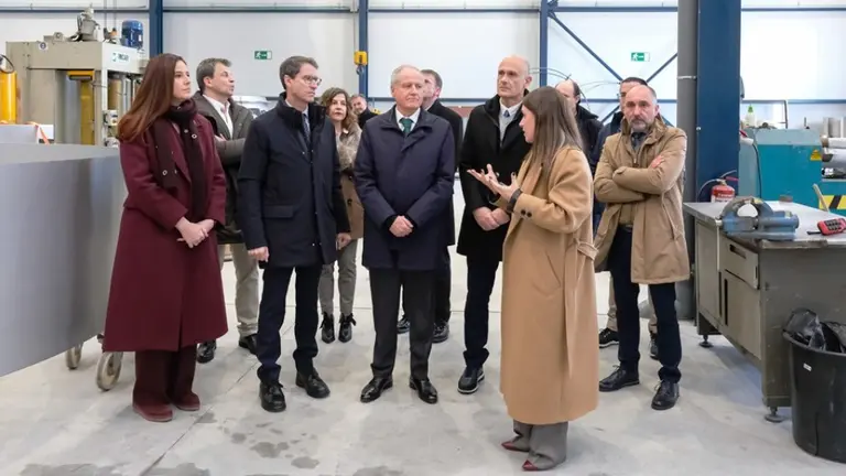 Las autoridades pol&iacute;ticas y representantes del Grupo visitan las instalaciones.