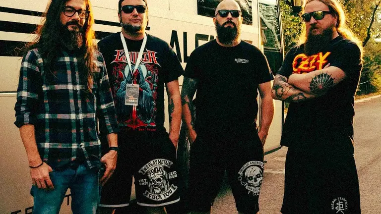 Integrantes de Angelus Apatrida.