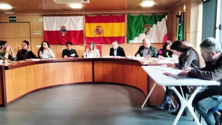 Concejales en el Pleno de Noja. R.A.