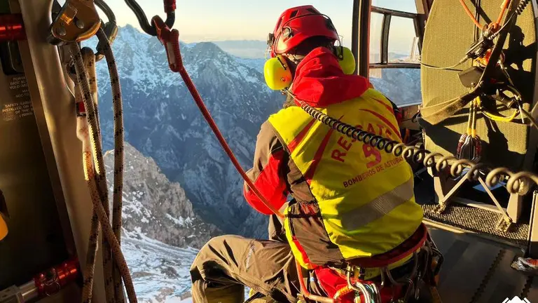 Un momento del rescate en los Picos de Europa.