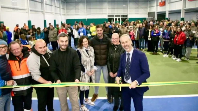 Acto de inauguración del pabellón en el colegio Trasmiera.
