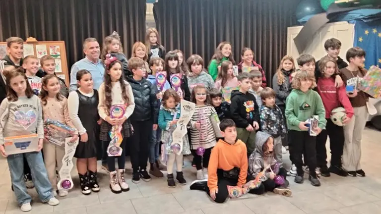 Entrega de los premios de Navidad en Argo&ntilde;os. R.A.