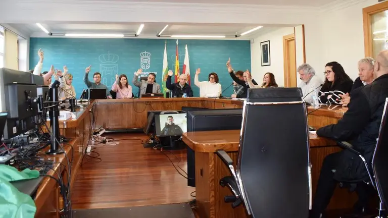 Concejales en el Pleno municipal de Piélagos.