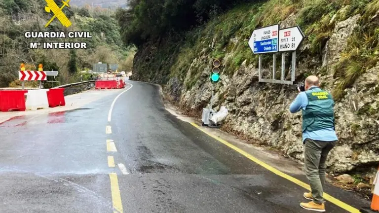 Obras en el desfiladero de La Hermida.