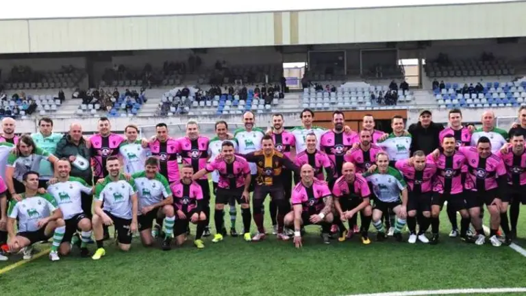 Equipos de veteranos de Santoña y Racing. Facebook