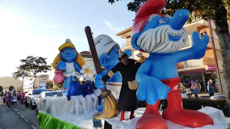 Carroza en el desfile del a&ntilde;o pasado en Noja. R.A.