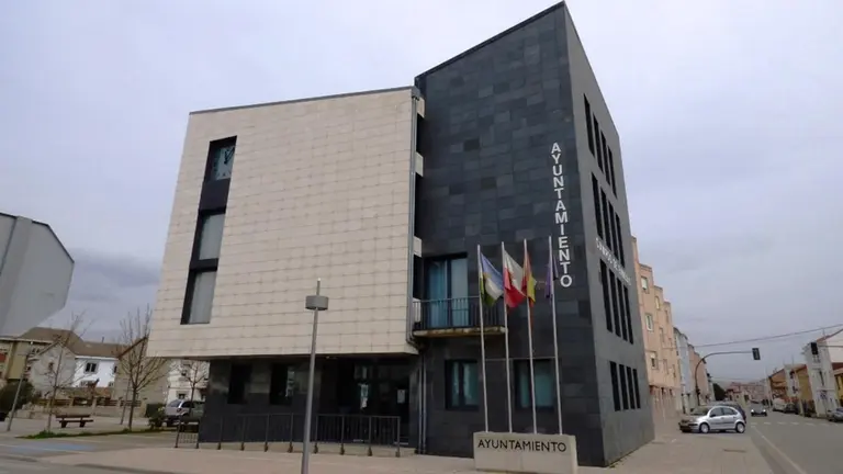 Ayuntamiento de Campoo de Enmedio. R.A.