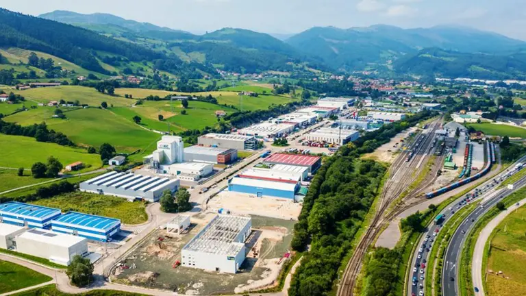 Polígono industrial Tanos-Viérnoles.