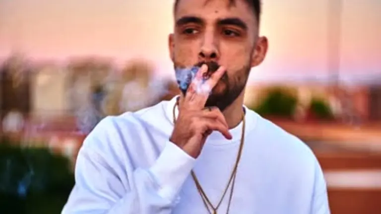 Israel B llegar&aacute; con su rap.