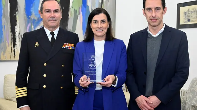 Reuni&oacute;n con el comandante naval de Santander.