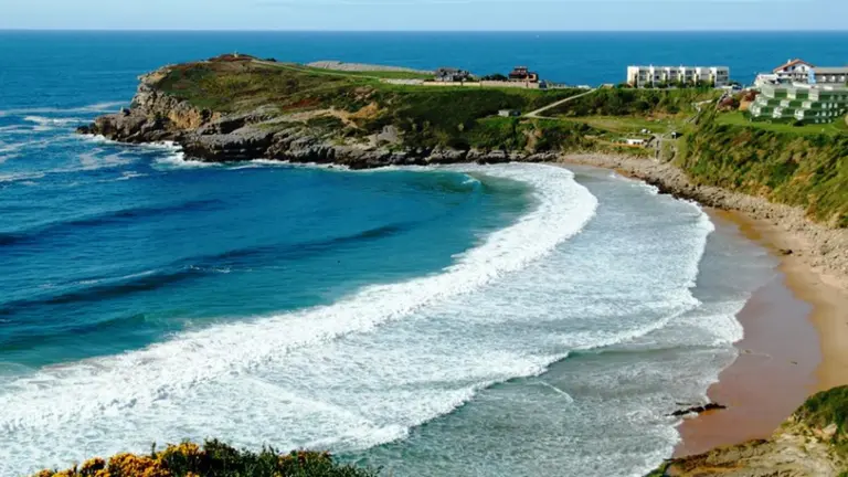 Zona de la playa de Los Locos en Suances.