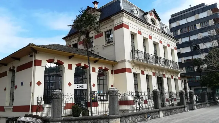 Casa de Cultura de Laredo. R. A.