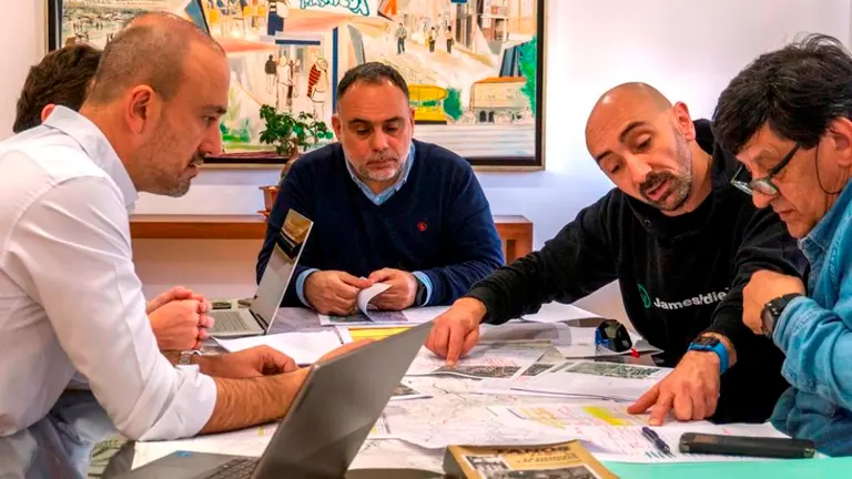 Reunión entre el Ayuntamiento y los vecinos de Tanos.