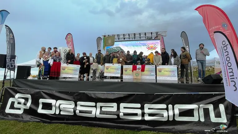 Surfistas en la Vaca Gigante.