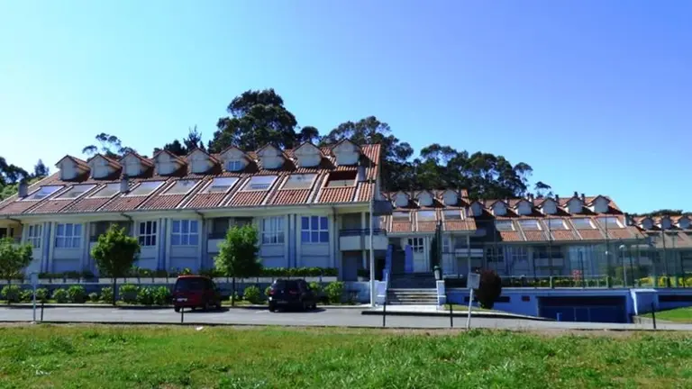 Zona del Encinar, en isla, en Arnuero, con sentencia firma de derribo. R.A.