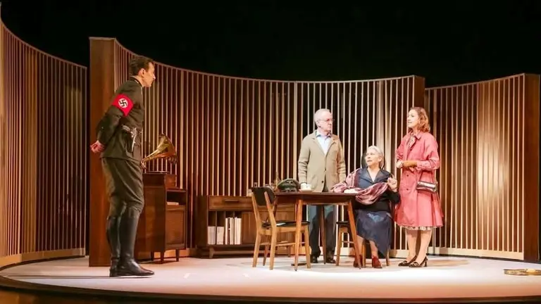 Los actores de 'M&uacute;sica para Hitler'.