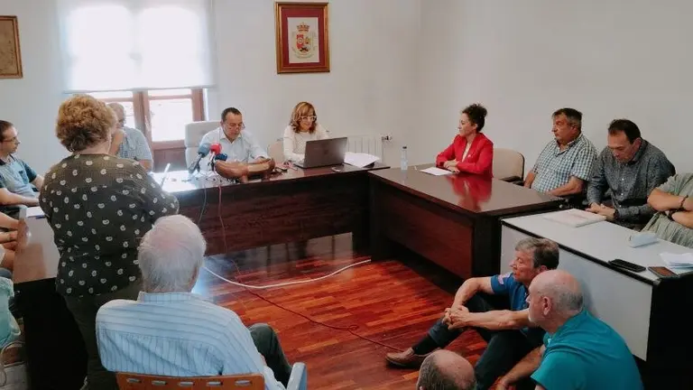 Pleno del Ayuntamiento de Molledo. R.A.