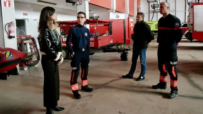 Laura Velasco visti&oacute; las instalaciones del Parque de Bomberos.