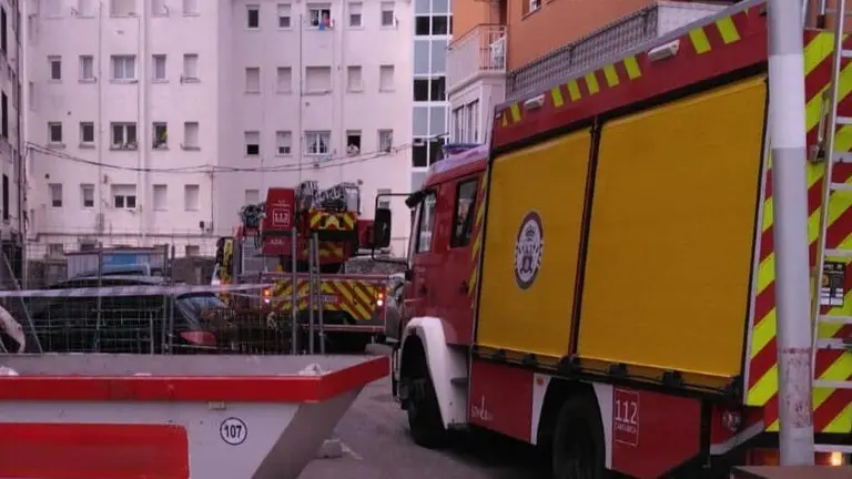 Los Bomberos acudieron al incendio de Laredo