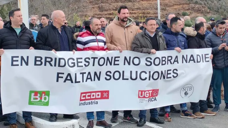 Pancarta en la movilizaci&oacute;n con los trabajadores.