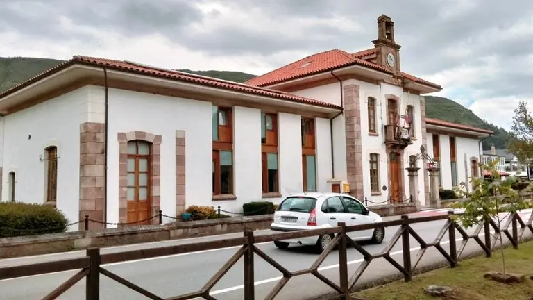 Ayuntamiento de Ruente. R.A.