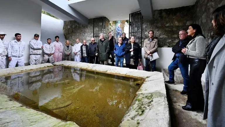 Visita al lavadero del barrio de Adarzo.
