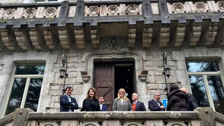Las autoridades políticas visitaron en Parador de Limpias.